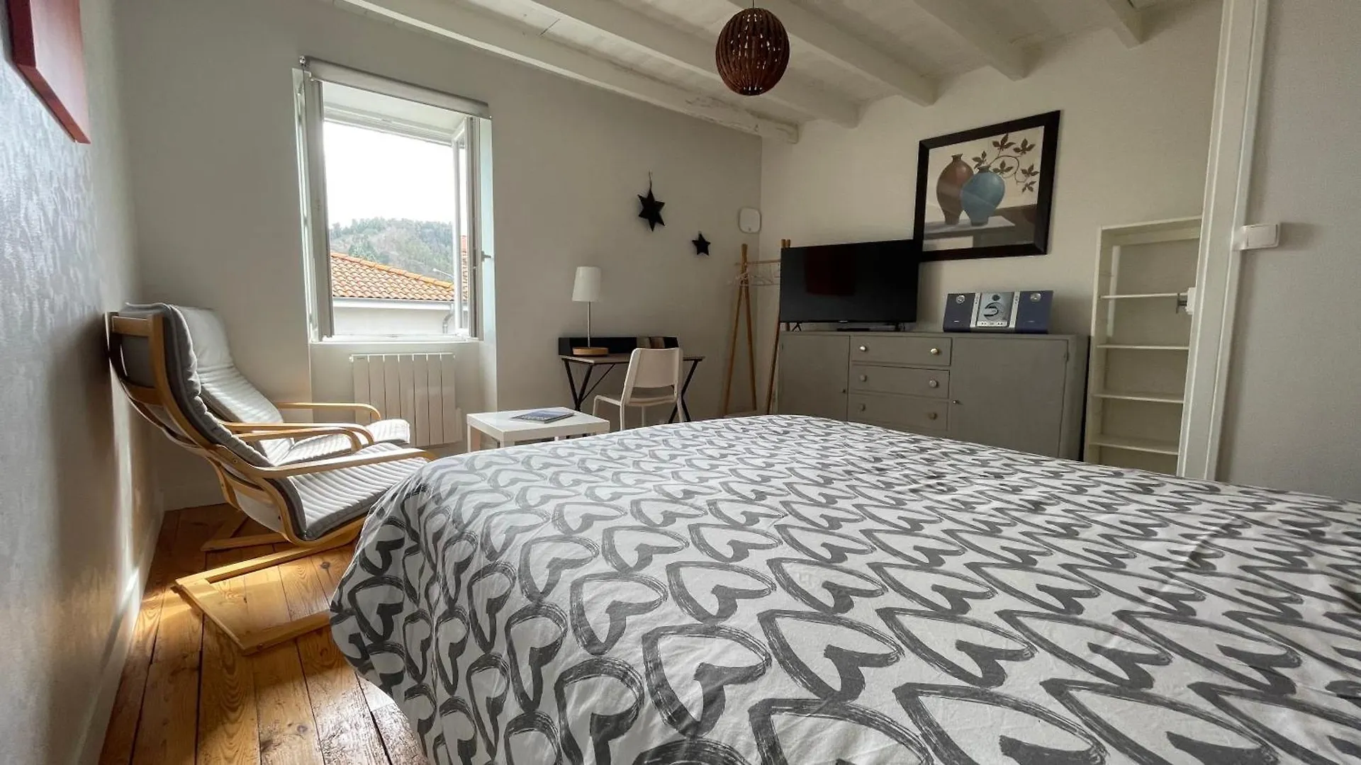 Agréable maison de ville à deux pas des volcans et du centre ville de Clermont Ceyrat Hébergement de vacances
